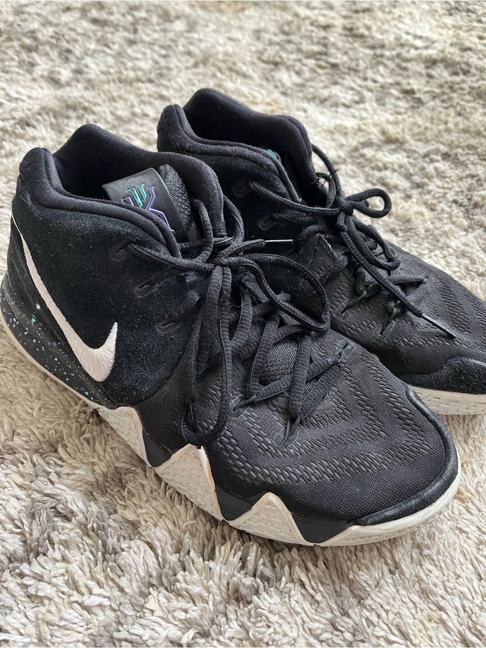 Nike Kyrie 4 Basketball shoes — Size 6.5Y